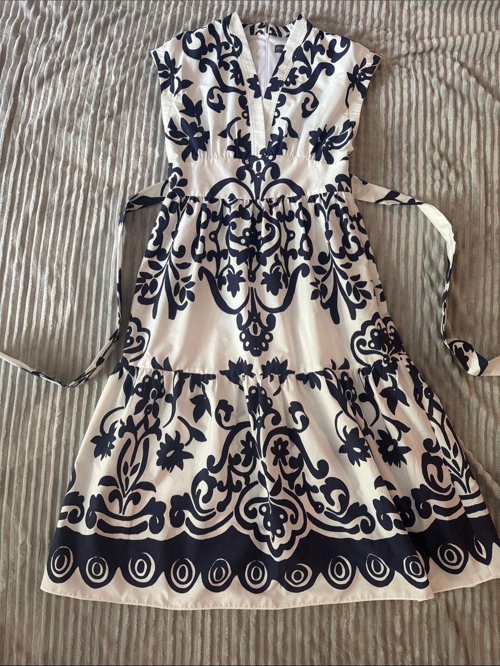 Donna Ricco White and Navy Floral-Print Midi Dress